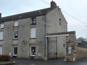 Photo n°1 de Bibliothèque Municipale Annick & Bernard Laisné à Pussay (Bibliothèque municipale)