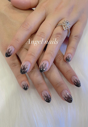 Angel Nails interior view