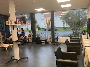 Photo n°5 de O.STUDIO à Sanilhac (Salon de coiffure)