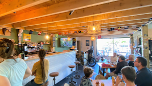 Photo n°3 de Pyrénées Cycles à Oloron-Sainte-Marie (Service de location d'équipements sportifs)