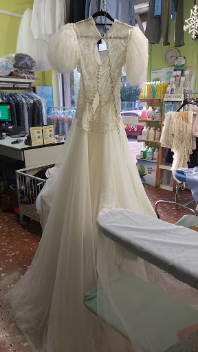 Tintoria Royal Cleaners Gallery - Italy