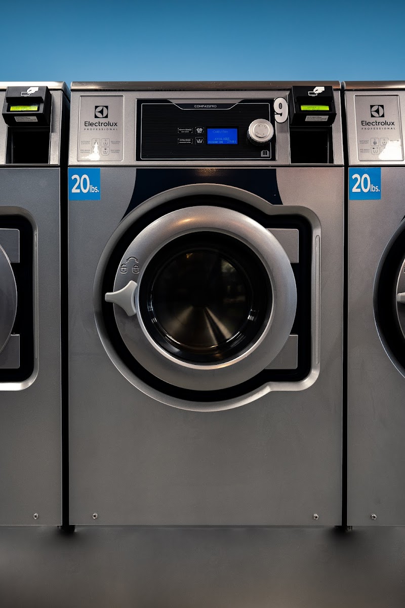 Super Saver Free Dry Laundromat storefront and entrance in Hartford