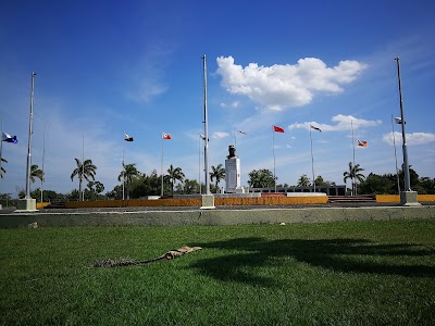 Photos of Monumento de los Heroes Caidos