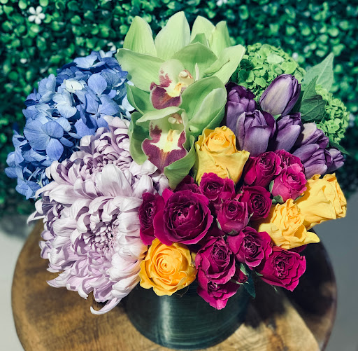 Lovely Flowers And Party Rentals LLC - Thumbnail
