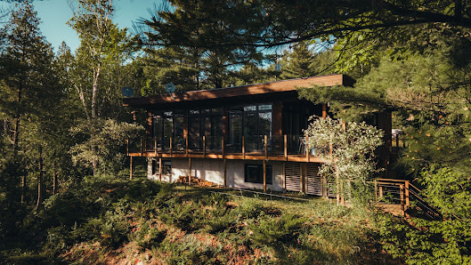 Chalet Designpur - by Chalets Zenya® 3048 Ave du Lac Clermoustier, Chertsey, QC J0K 3K0, Canada