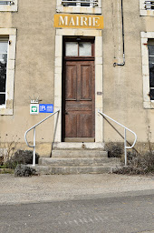 Photo n°3 de Mairie de Challes la Montagne à Challes-la-Montagne (Hôtel de ville)