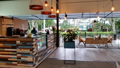 Photos of Quindus Caf&eacute;