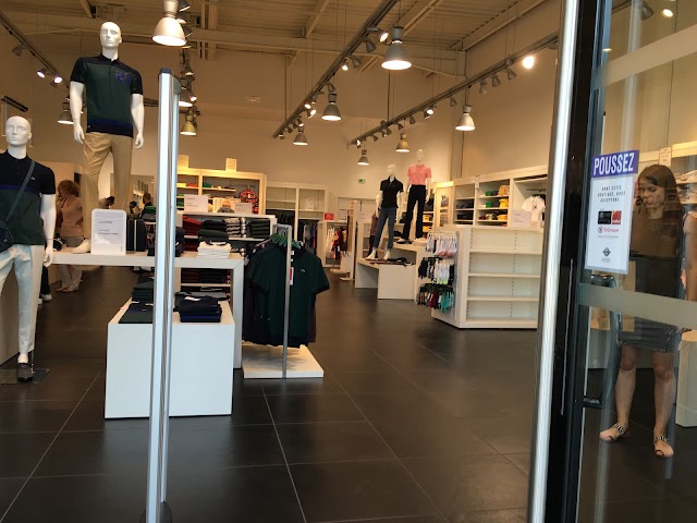 Lacoste Outlets