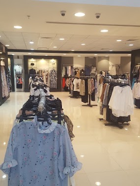 Sonbol Women's Clothing Store, Author: فيصل العنزي