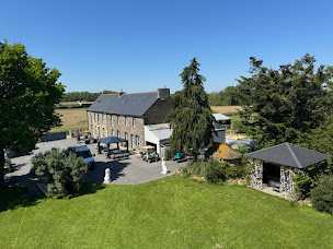 Photo n°21 de Le Bonheur est en Bretagne Chambres d hôtes avec Spa et piscine à la campagne #piscine #spa #hôtels #bretagne à Rouillac (Piscine)