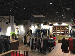 Photo n°30 de Mely Rockly à Figeac (Magasin de vêtements pour hommes)