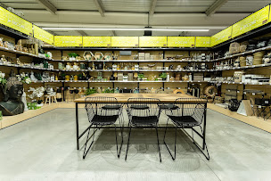 Photo n°5 de Fêter & Recevoir Avignon à Le Pontet (Magasin de perruques)