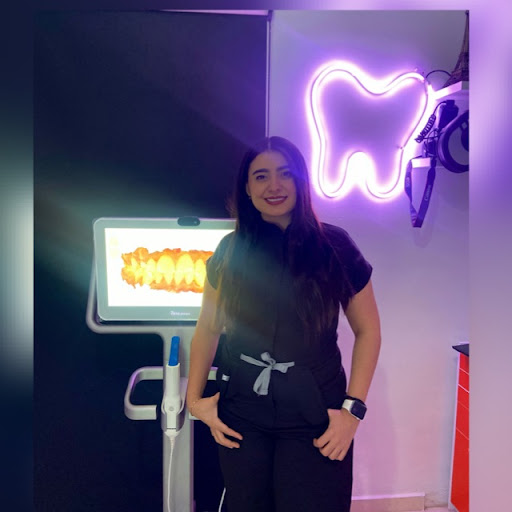 Dra. Itzel Serrano Beltran, Dentista - Odontólogo