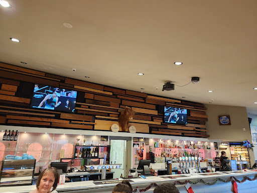 Waka Bar & Gaming & Steakhouse