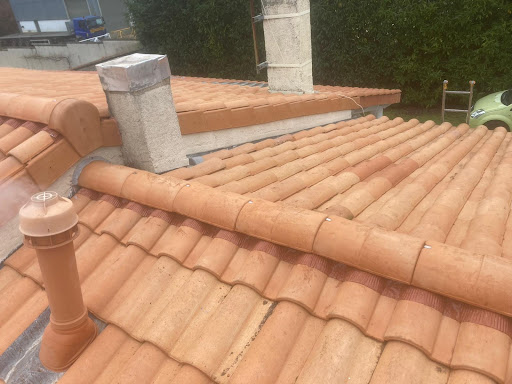 Photo de Bouche Couverture SARL - Dépannage toiture 7j/7