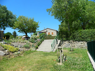 Photo n°5 de Camping Les Châtaigniers *** à Laurac-en-Vivarais (Piscine extérieure)