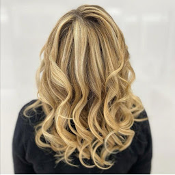 Photo n°12 de Camille Albane - Coiffeur Suresnes à Suresnes (Institut de beauté)