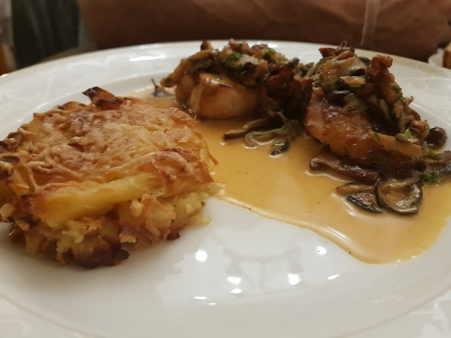 Le Parvis Saint Hilaire