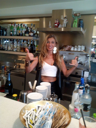 Dodi's Bar - Visual