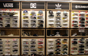 Photo n°23 de Labo Shop à Bourg-Saint-Maurice (Magasin d'articles de snowboard)