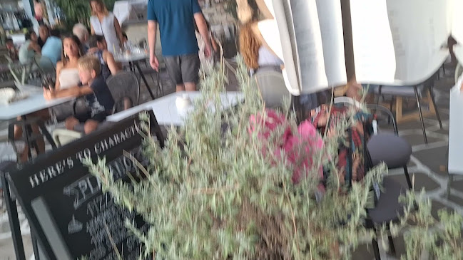 https://www.platanoscafe.gr/