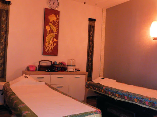 Traditionelle Wellness + Gesundheit Thai-Massage by Punnee - Thumbnail