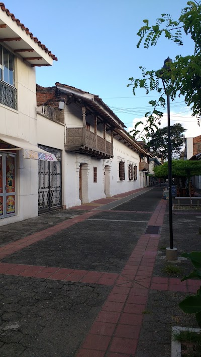 Photos of 4 Avenida
