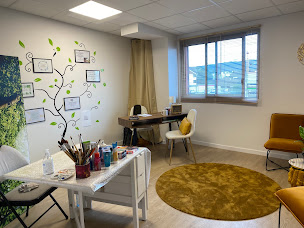 Photo n°4 de Lucie LANDRON - Art thérapie, Hypnose, SBA (EMDR), PNL, Magnétisme , Méditation, Régulation Émotionnelle à Annecy (Coach particulier)