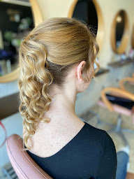 Photo n°18 de Les Fées de la Coiffure à Lormont (Salon de coiffure)