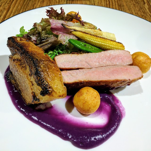 Island 1 Kitchen 一號島廚房