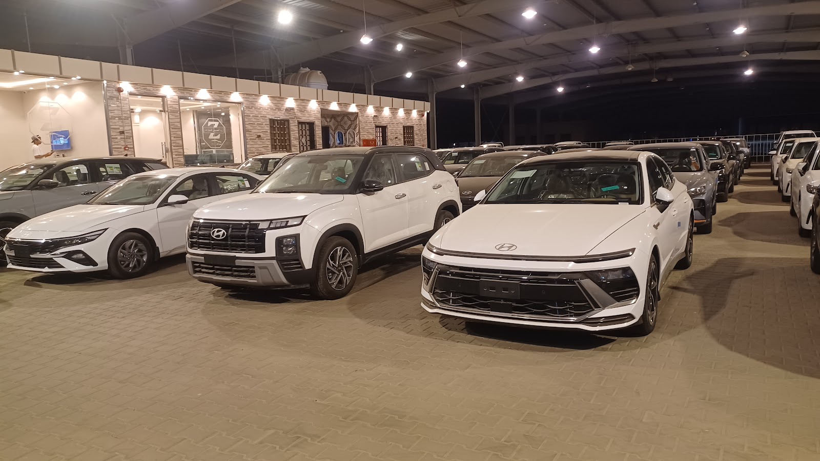 معرض زيد العصيمي للسيارات - صورة 3