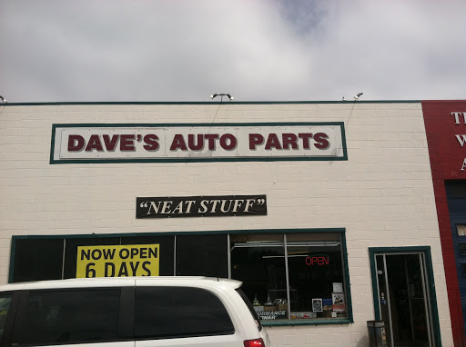 Dave's Auto Parts Logo