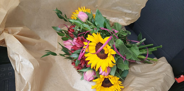 Kwiaciarnia Hibiskus. Wiązanki i wieńce pogrzebowe, wiązanki okolicznościowe.