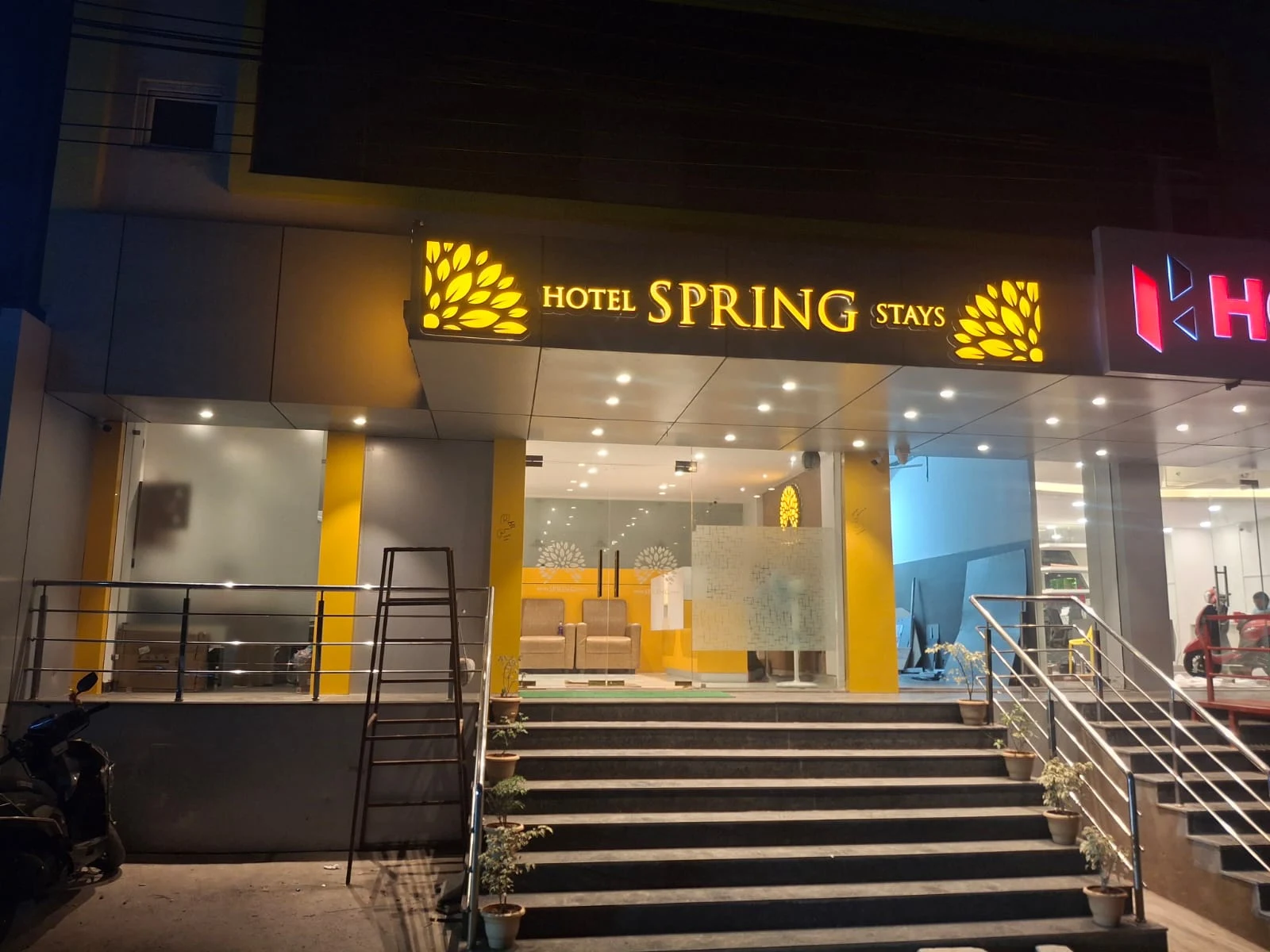 Hotel Spring Stays Near U.S. Consulate