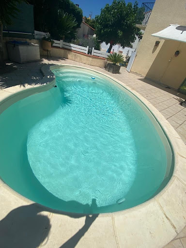 Photo de Sf Polyester - Réparation Piscine Polyester Perpignan (et tout le 66) - Réparation Coque à Millas (66170)
