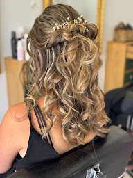 Photo n°7 de Emily’s à Le Houlme (Salon de coiffure)