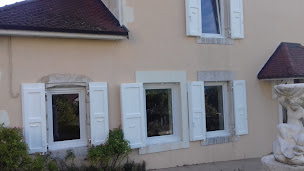 Photo n°2 de BUGEY SUD MENUISERIE à Virignin (Vitrerie - miroiterie)