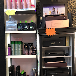 Photo n°7 de AY COİFFURE VISAGISTE à Vandoeuvre-lès-Nancy (Salon de coiffure)