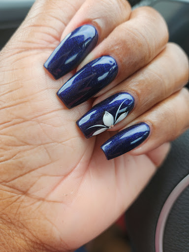 Pinky’s Nails 4 Logo