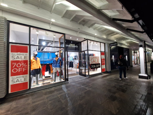 Henri Lloyd Cheshire Oaks