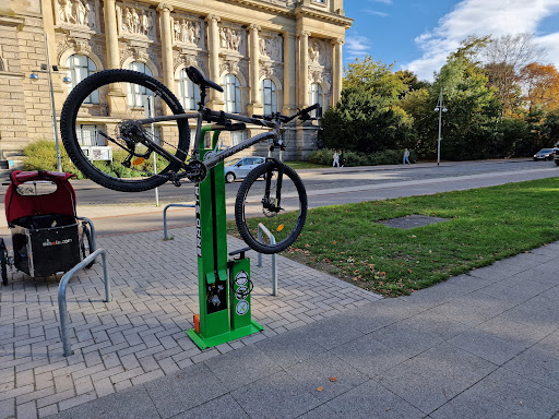biklee.de Fahrrad Pump und Reparaturstationen - 2rad Stadtmobiliar