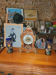 Photo n°14 de LA BROCANTE D'HUGO à Arcisses (Magasin d'antiquités)