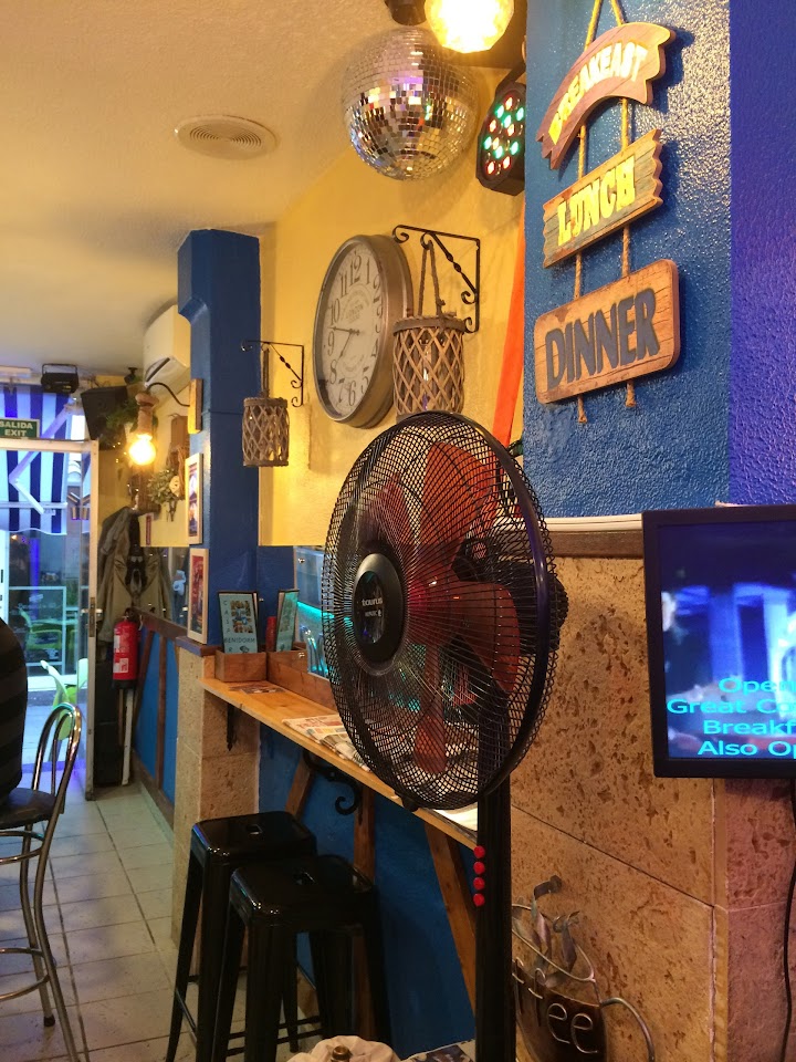 Caspers Bar Bistro Información útil y fotos