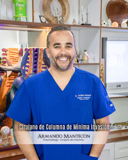 Dr. Armando Mantecón | Especialista en Columna Vertebral