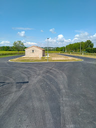 Photo n°28 de Aire Camping-Car Park à Beaumont Saint-Cyr (Terrain pour camping-cars)