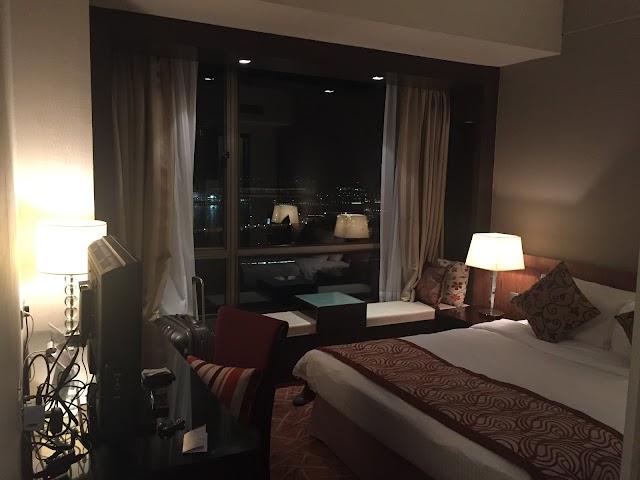 Peninsula Excelsior Hotel