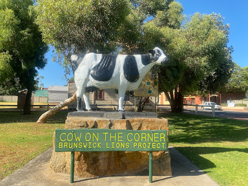Daisey the Cow on the Corner - Thumbnail