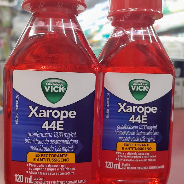 VICK 44E XAROPE 120ML (ADULTO E PEDIÁTRICO ACIMA DE 6 ANOS) - Ultrafarma