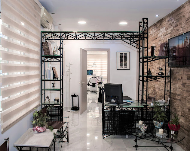 Ξανθοπούλου Θέλμα Περιοδοντολόγος-Εμφυτευματολόγος Ξανθόπουλος Δημήτρης Χειρουργός Οδοντίατρος - Smile Dental Care