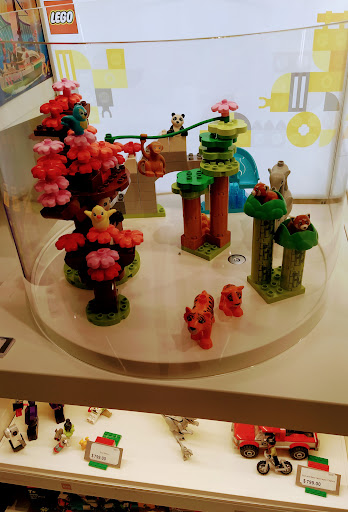 LEGO® Certified Store Town Square - Thumbnail